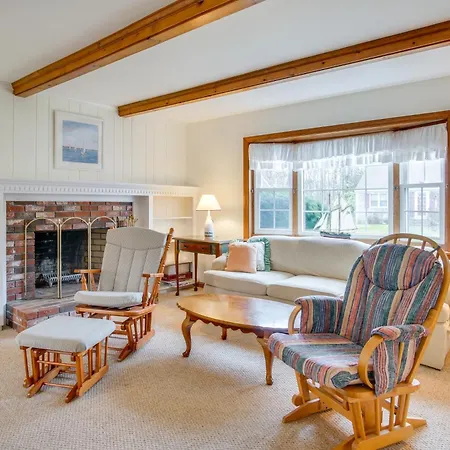Cape Cod Escape With Yard, 1 Mi To Beach